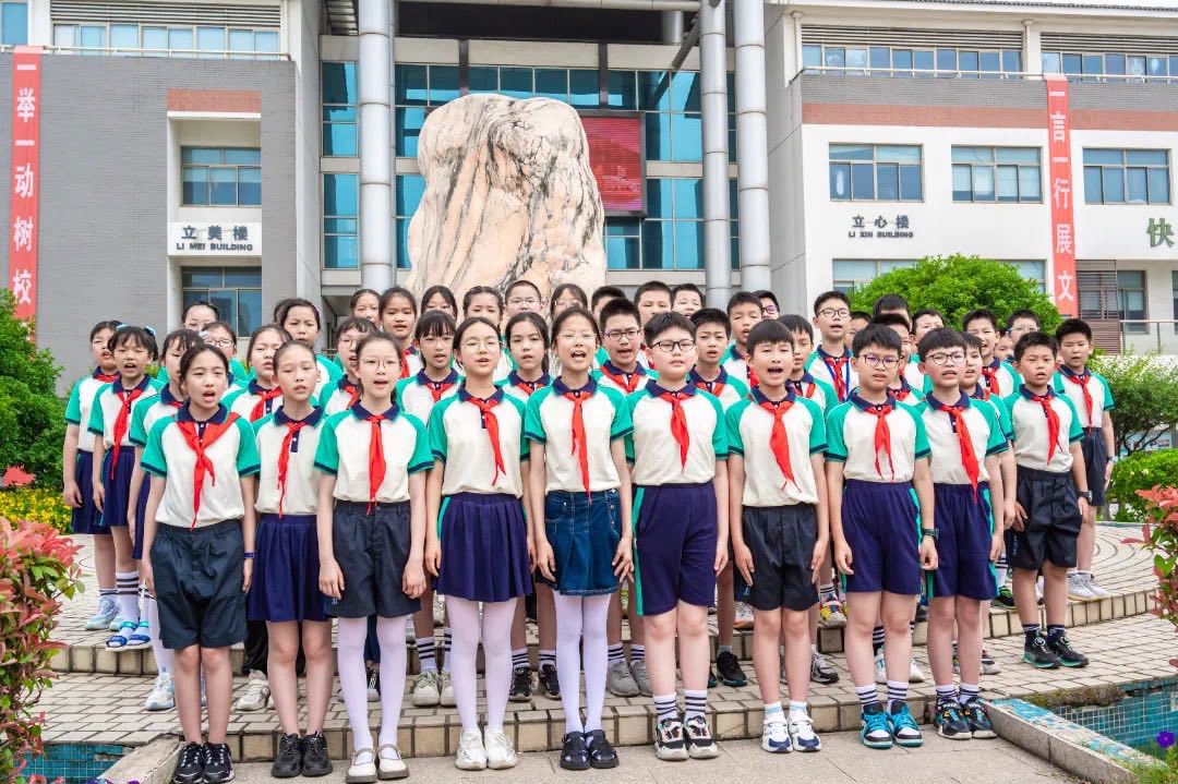 “童”筑中国梦 一起向未来