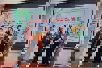 丹心育桃李  巾帼绽芳华